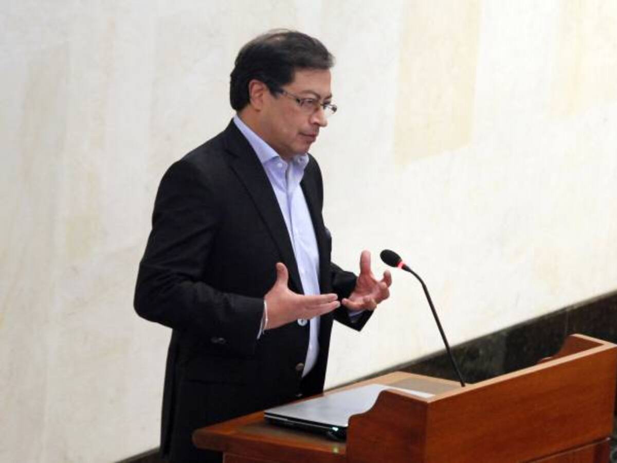 “El procurador compró su reelección, es un fascista”: Gustavo Petro