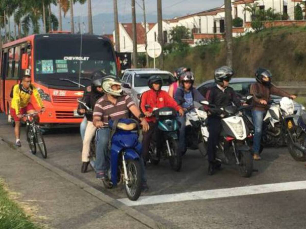 Inician operativos para regular buses chimeneas en Pereira