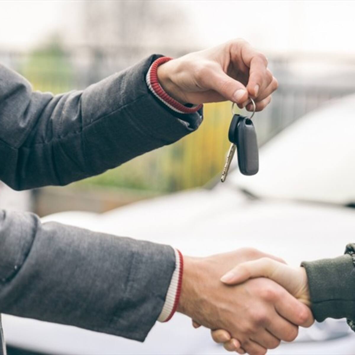 Tenga cuidado al vender su vehículo, no lo haga con cartas abiertas