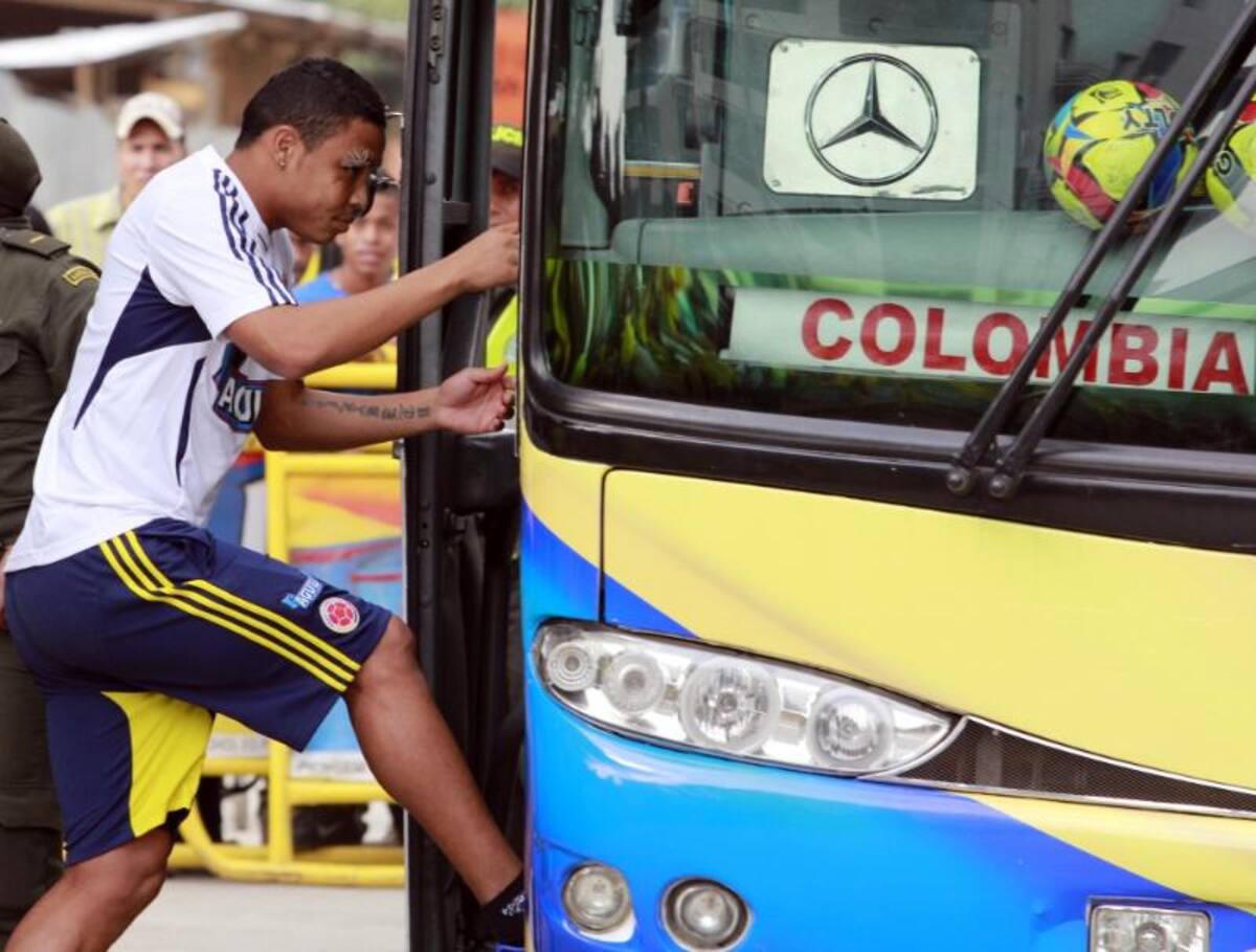 James Rodríguez, Aquivaldo Mosquera, Abel Aguilar entre otros firmaron autógrafos y se tomaron fotos a las afueras del hotel de concentración.