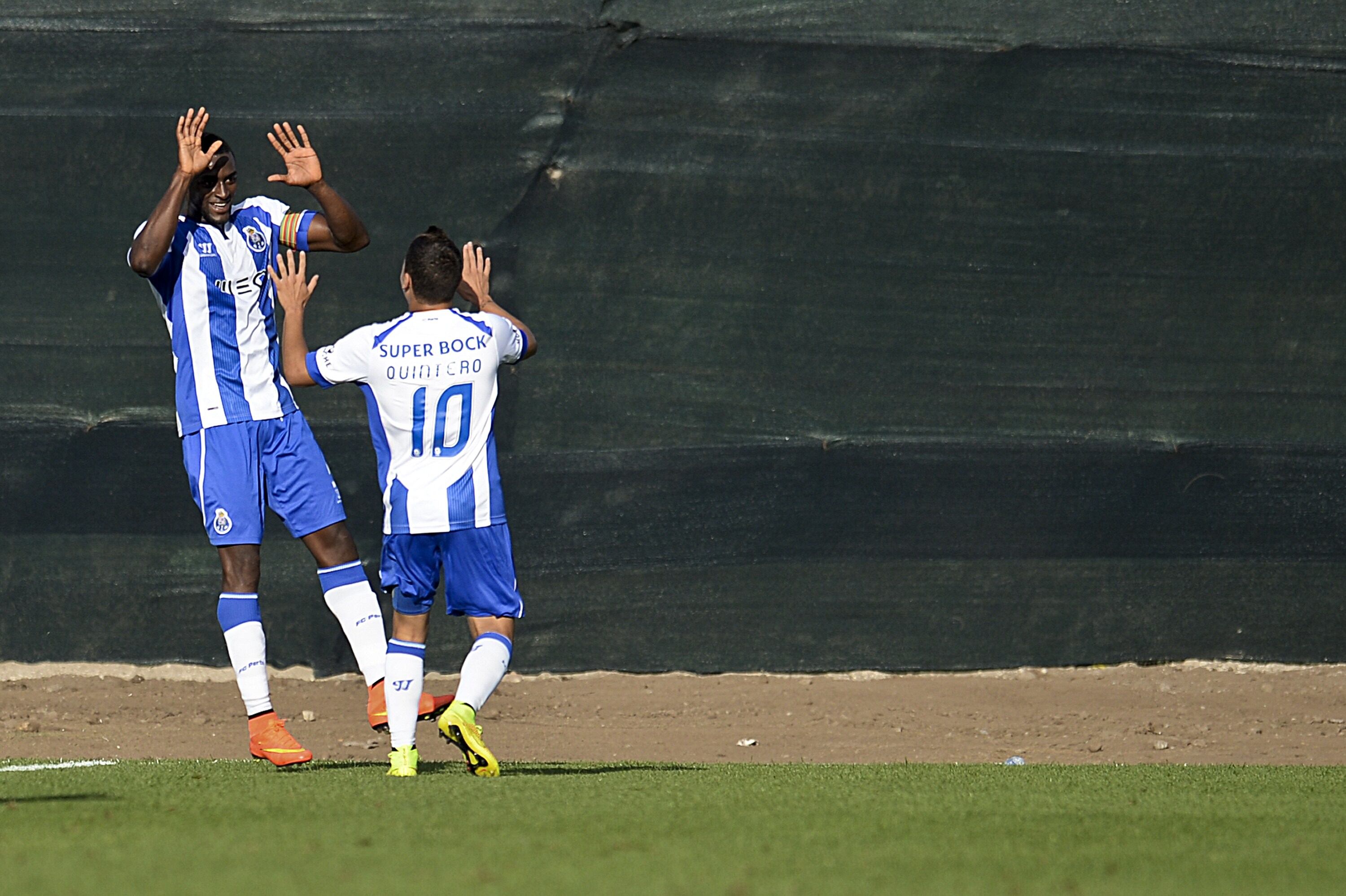 Jackson Martinez junto con Juan Fernando Quintero en su paso por Porto. (Photo credit should read PATRICIA DE MELO MOREIRA/AFP via Getty Images)