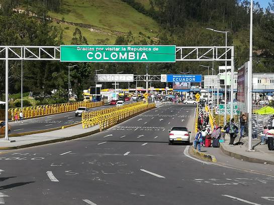 El punto de partida de Caracol Radio hacia los pueblos de frontera entre Ecuador y Colombia, fue el puente internacional de Rumichaca.