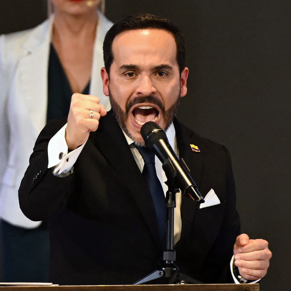 Presidente electo De la Espriella pidió suspender el proceso de empalme con el Gobierno Petro