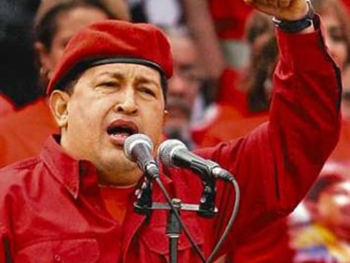 Chávez amenaza con meter presos a asesores de Uribe si deciden entrar al país