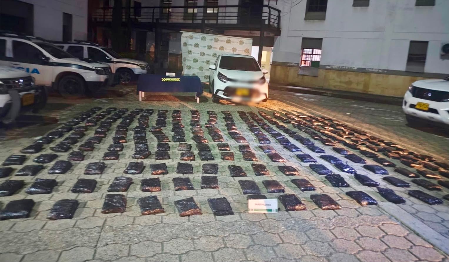 100 kilos de marihuana incautada en Bello. Foto: Policía Meval.