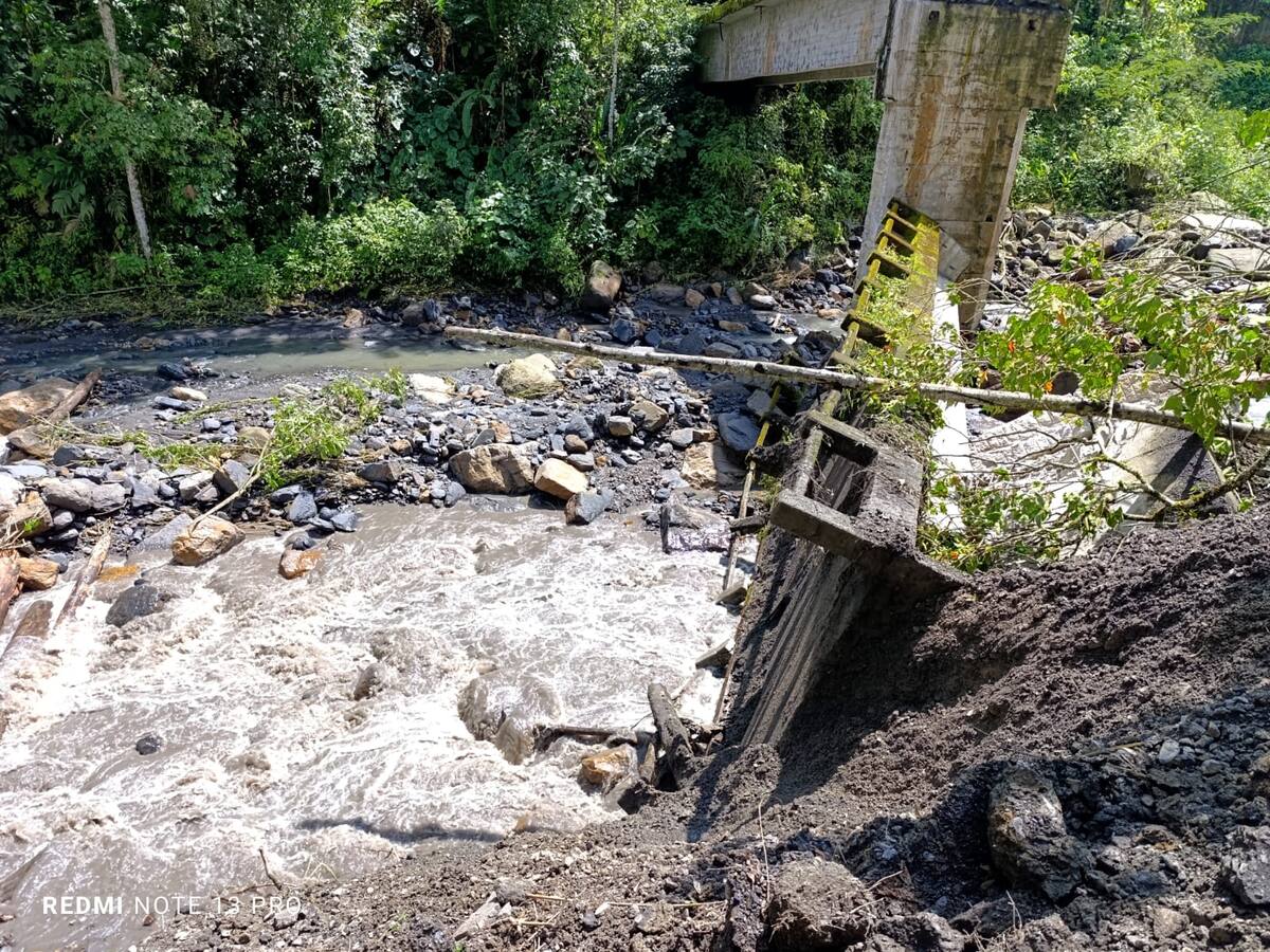 Emergencias por lluvias en Sasaima, Cundinamarca: afectaciones en acueducto y caída de puente