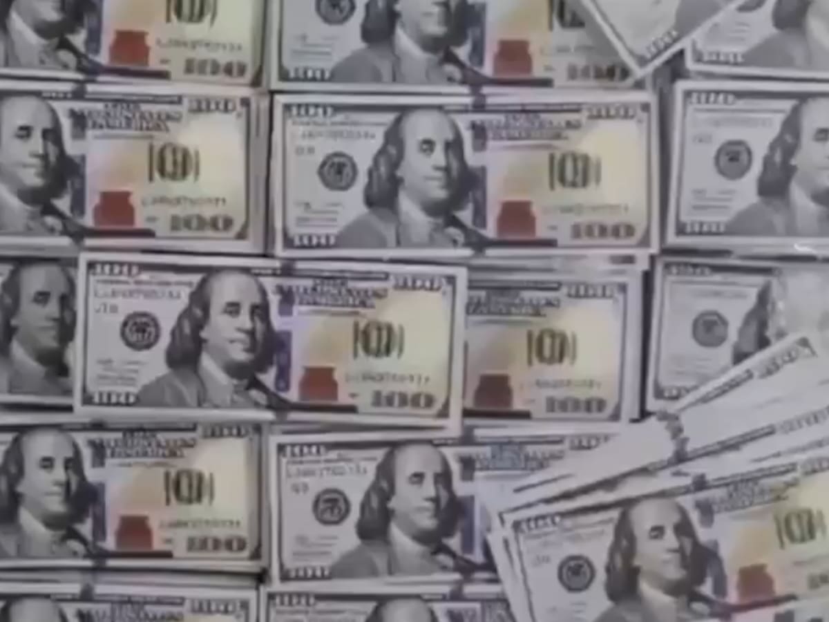 Policía incauta casi un millón de dólares falsos que serían enviados desde Colombia hacia Panamá