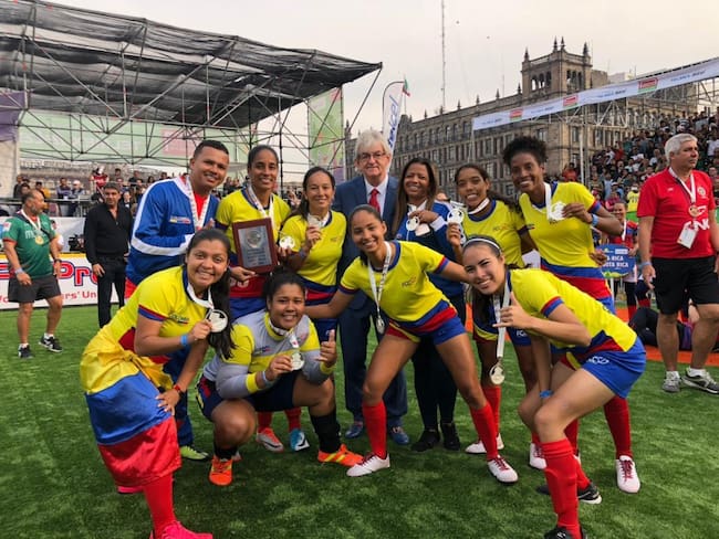 Equipo femenino en representación de Colombia.