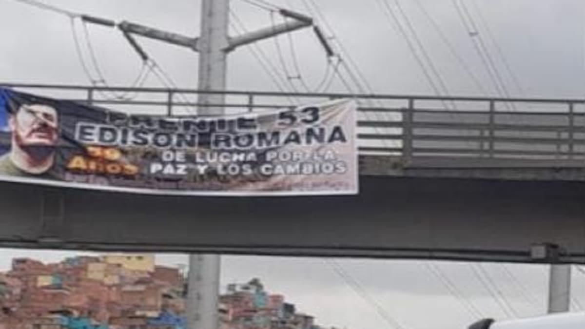 Pancarta de las disidencias Farc fue colgada en un puente peatonal en Ciudad Bolívar