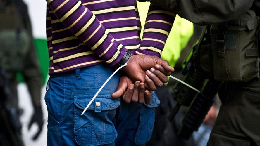 Los procesados supuestamente entregaban a su hija en contraprestación por recibir mercados y dinero en repetidas ocasiones. Foto: Getty Images