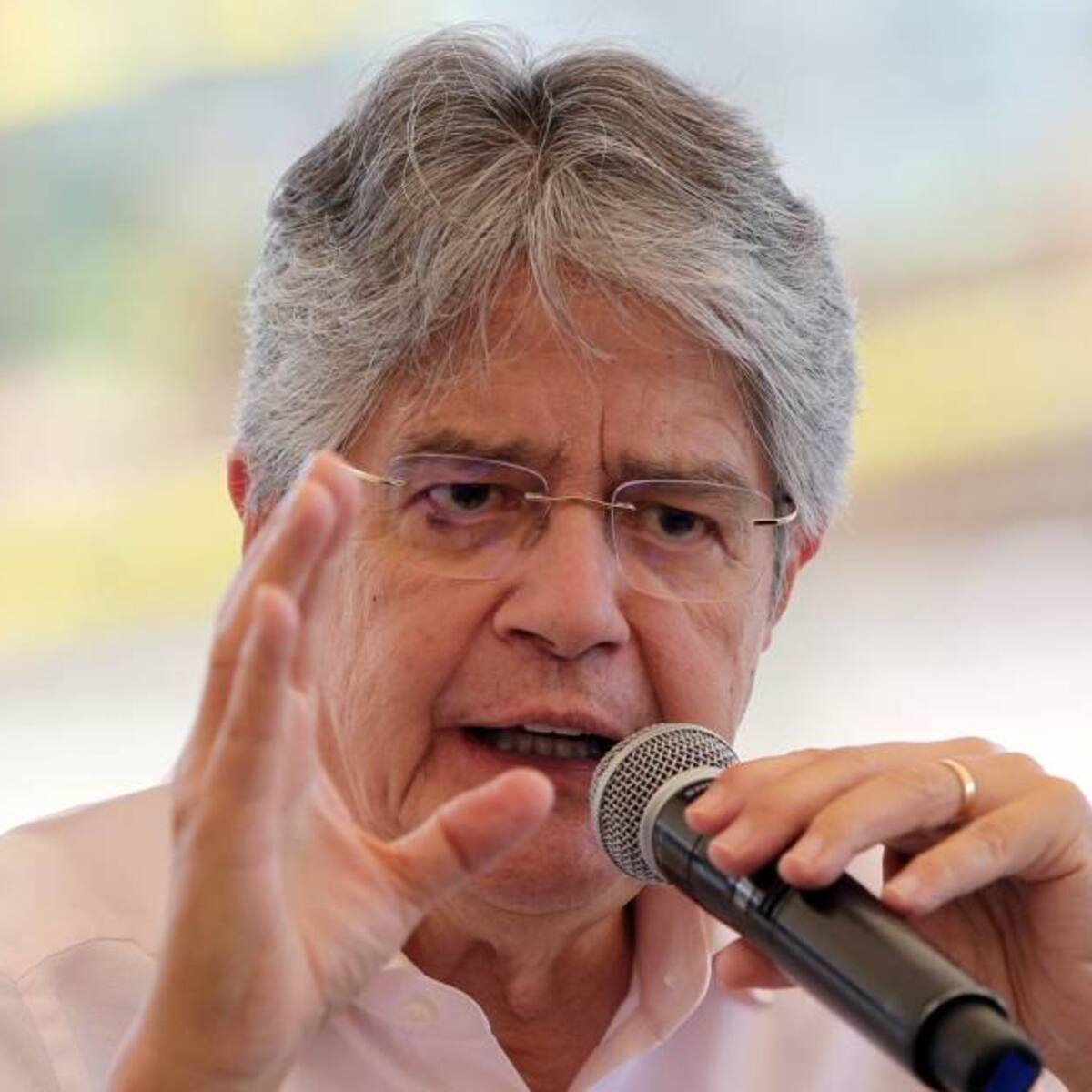 Aplazada la sesión que discute la destitución del presidente de Ecuador