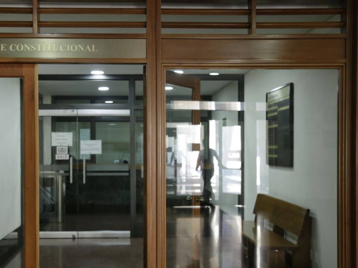 Corte Constitucional dividida por tutela negada al expresidente Uribe