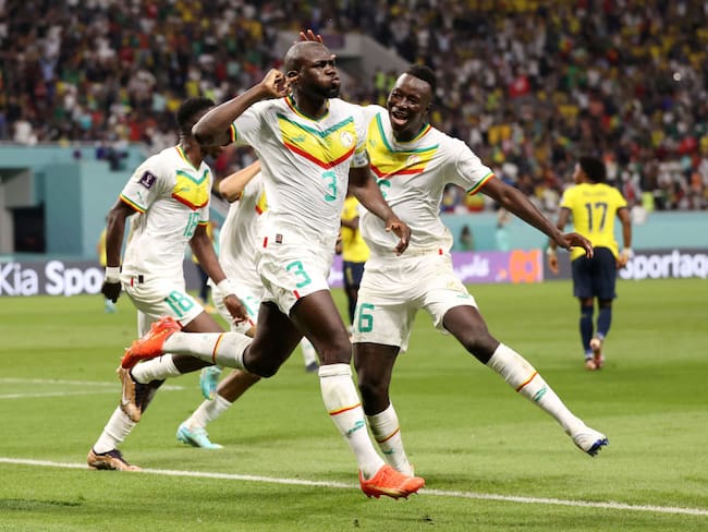 Kalidou Koulibaly celebra el gol de Senegal que le dio la clasificacón a octavos de final(Photo by Ryan Pierse/Getty Images)
