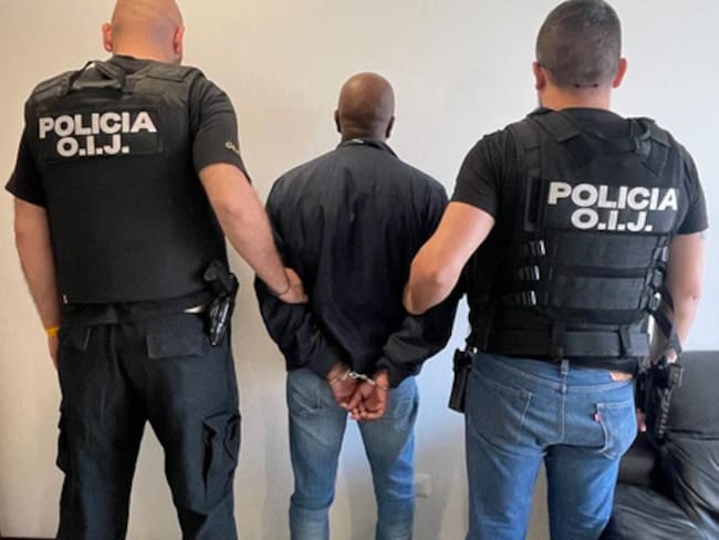 Una de las personas detenidas por las autoridades costarricenses en relación a la banda de narcotráfico que movía drogas de Colombia a Costa Rica.
(Foto: Cortesía Organismo de Investigación Judicial (OIJ) de Costa Rica )