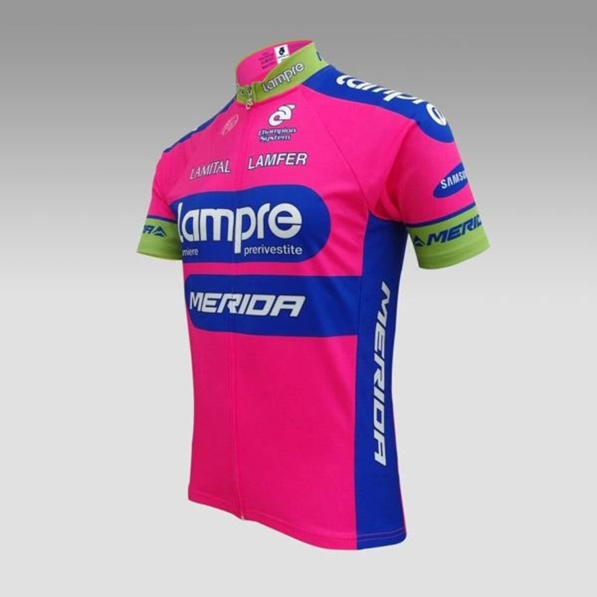Los ciclistas del Lampre Merida corren con esta camiseta
