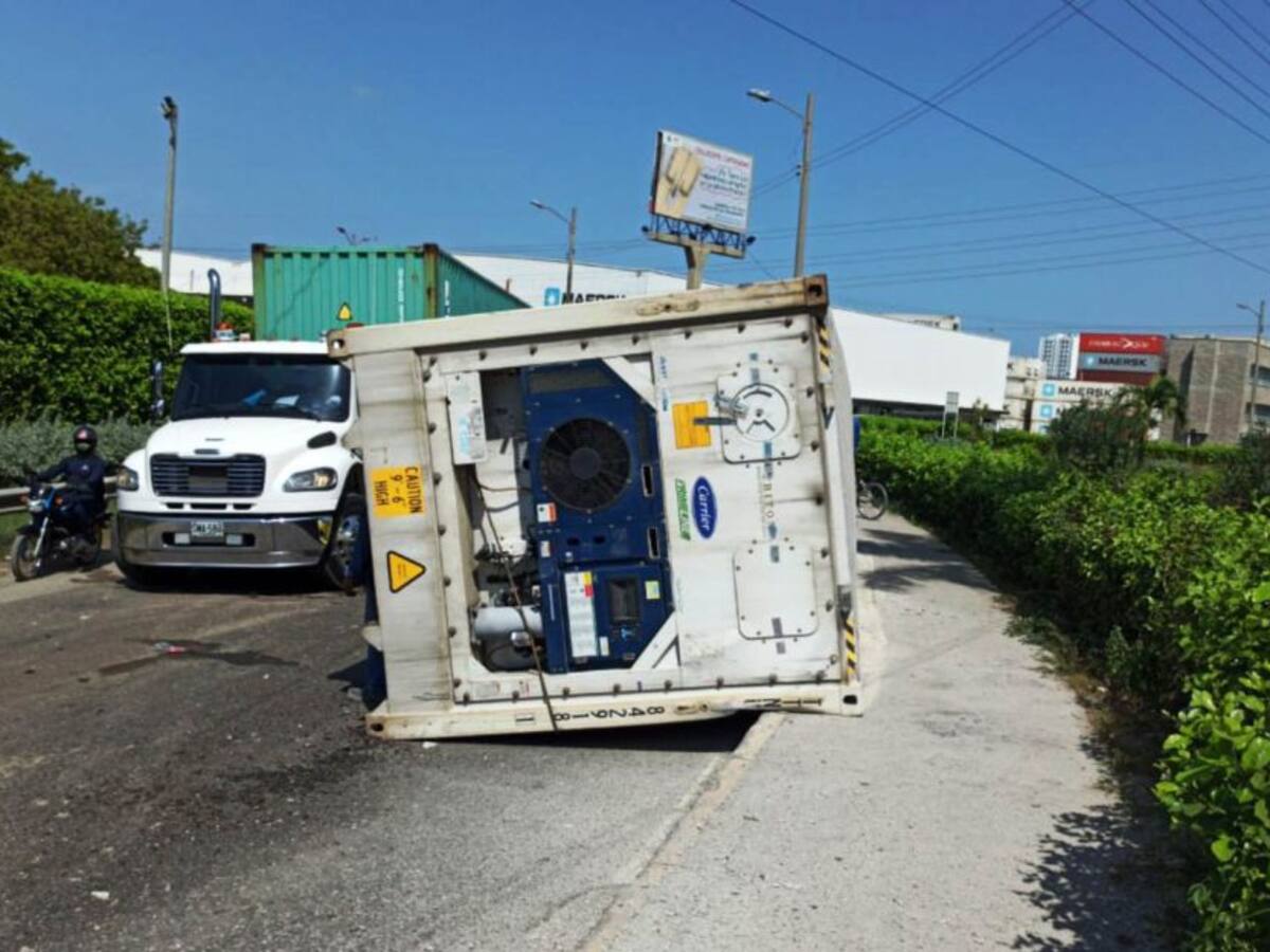 Entrada a zona industrial de Cartagena afectada por accidente de transito