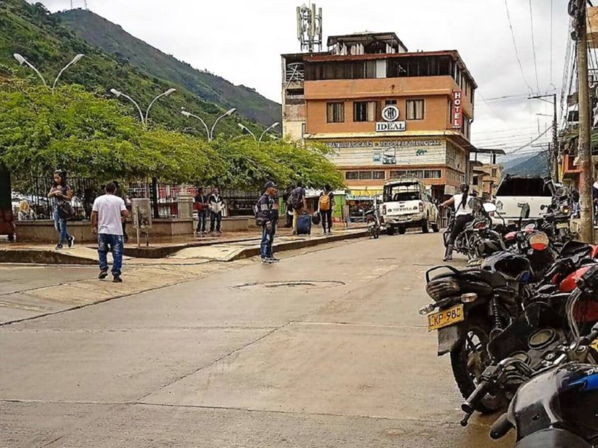 Paro armado genera desabastecimiento en Argelia, Cauca