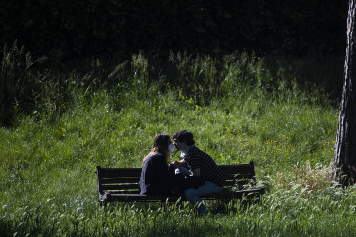 Los italianos odrán pasear y visitar a sus familiares por primera vez en nueve semanas, ya que el país más afectado de Europa alivia el bloqueo nacional de coronavirus más largo del mundo.