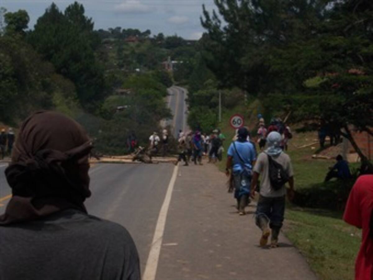 Comenzó desbloqueo de vías en el Huila