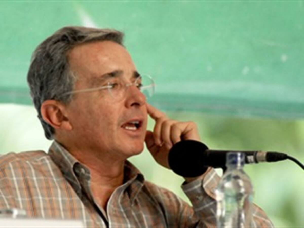 Uribe califica de 'politiquería internacional' informe del Departamento de Estado