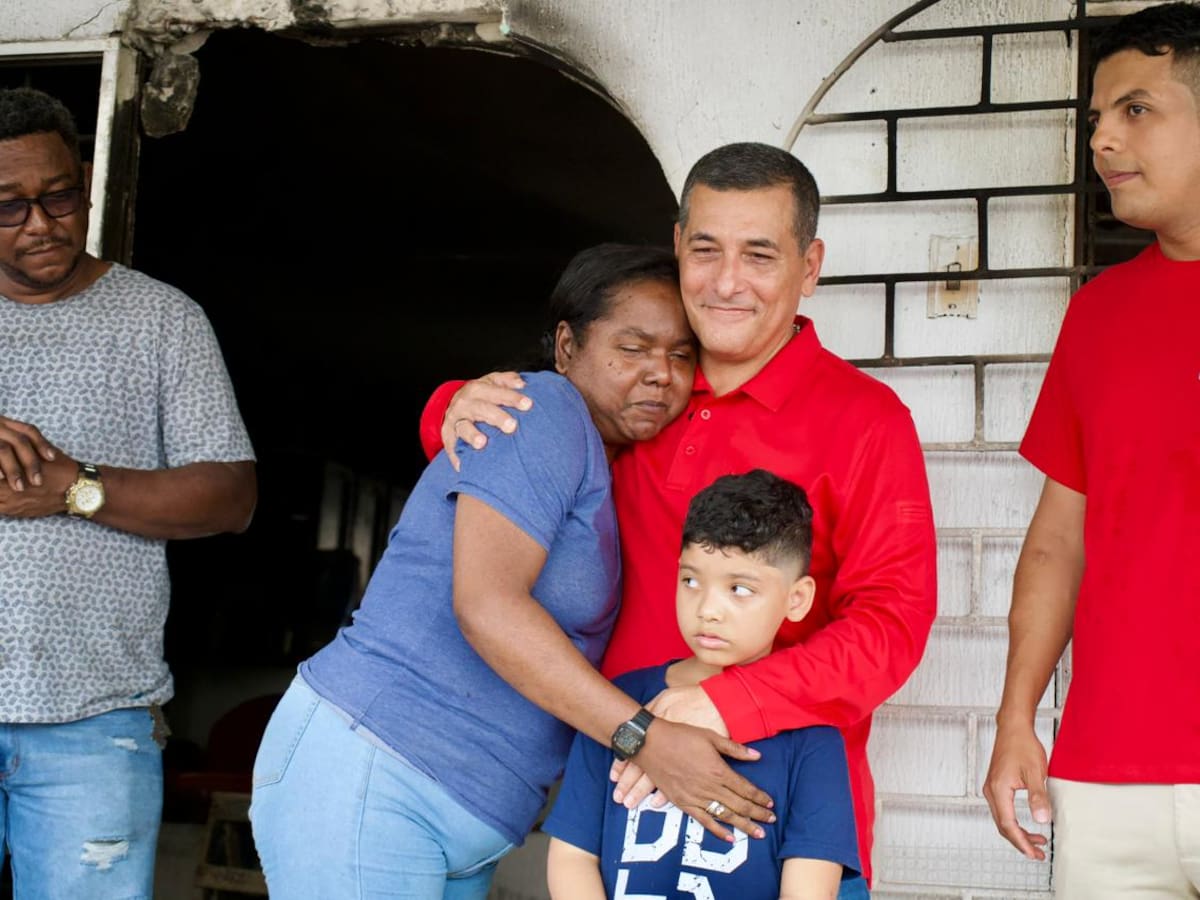 Distrito reconstruirá y amoblará vivienda de familia que lo perdió todo en incendio en Los Calamares