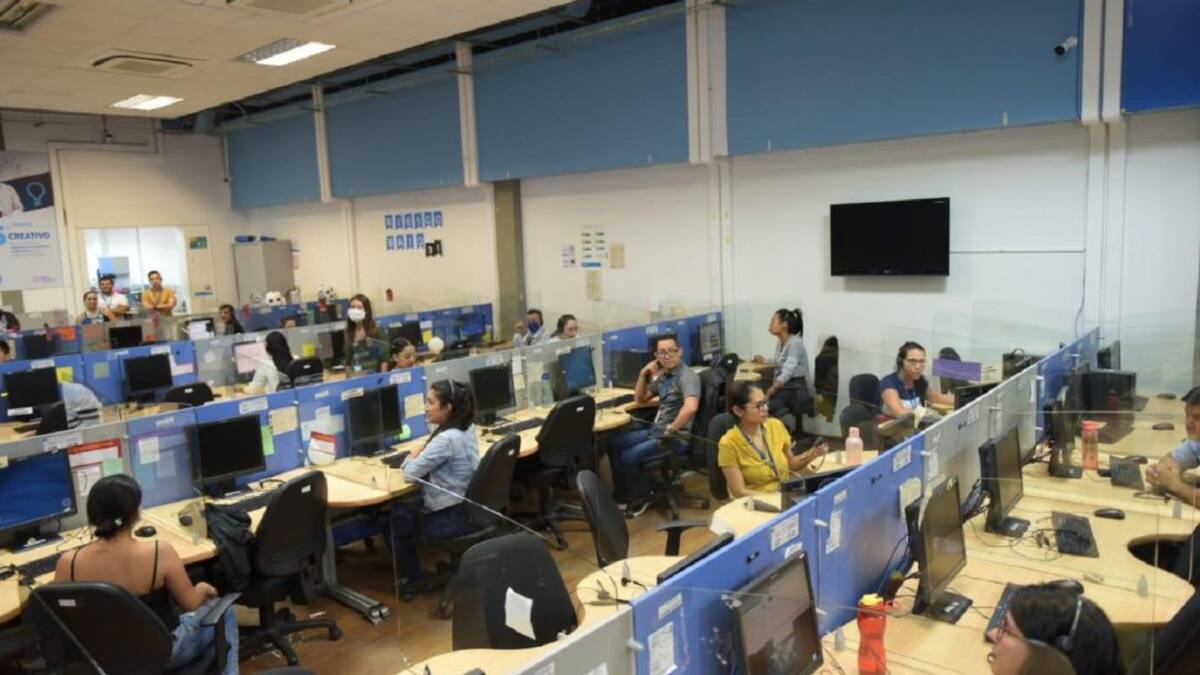 "Vamos a cerrar los call center si no cumplen las normas": Claudia López