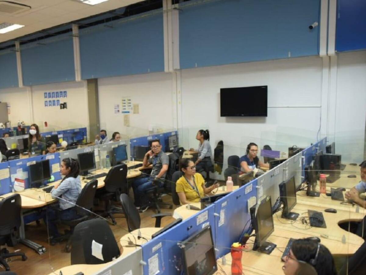 "Vamos a cerrar los call center si no cumplen las normas": Claudia López