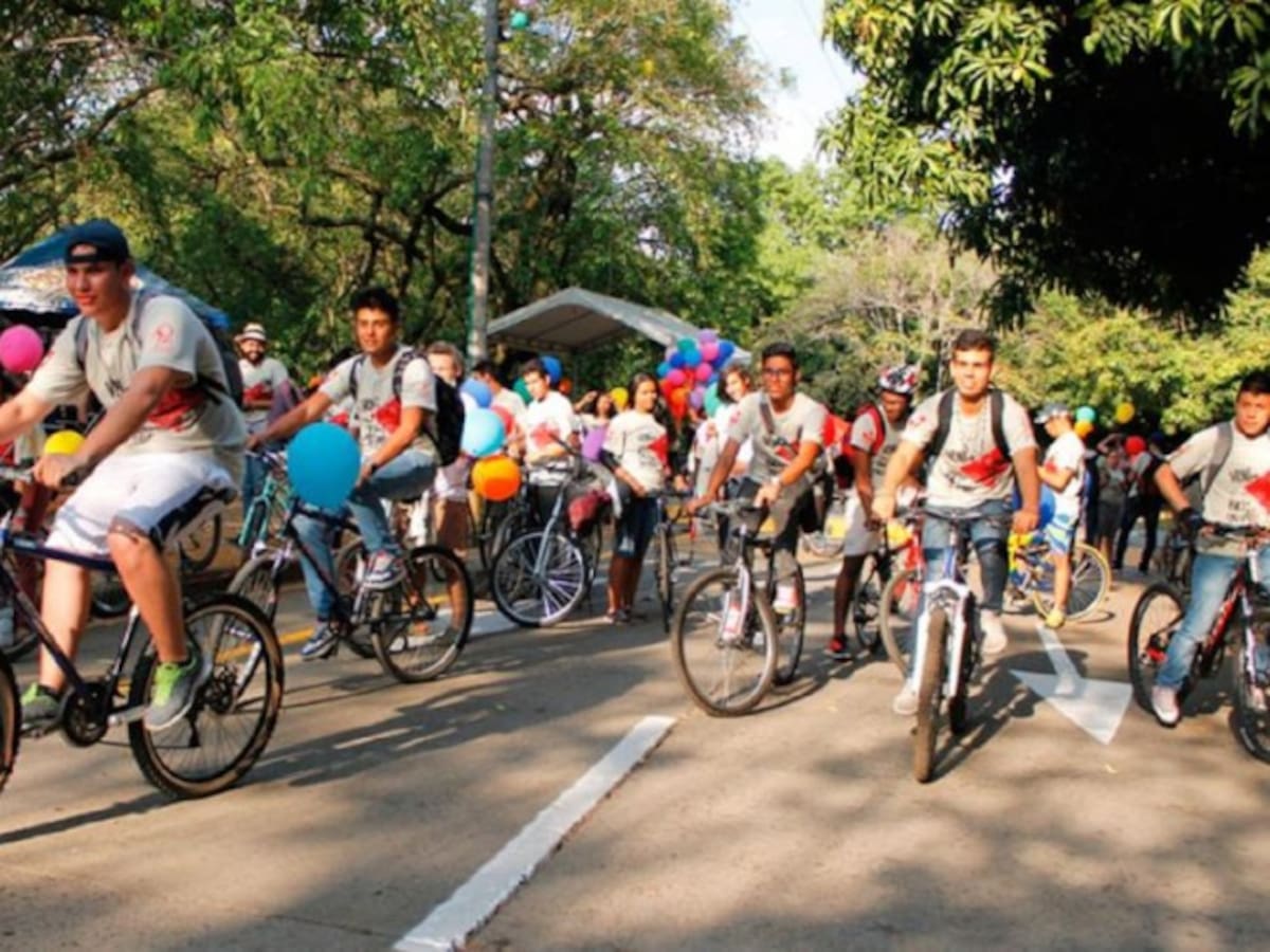 En bici por la paz universitarios de Cali celebran el día sin carro