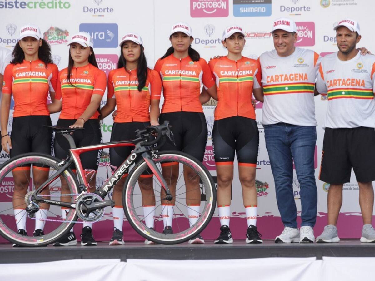 Torre del Reloj fue escenario de la presentación de equipos de Vuelta a Colombia Femenina