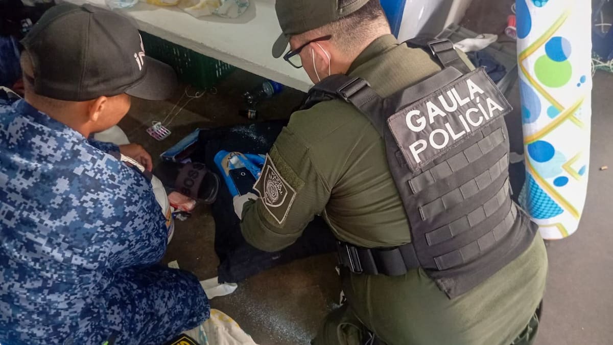Celulares, sim cards y otros elementos caen en operativo contra la extorsión carcelaria en Ibagué