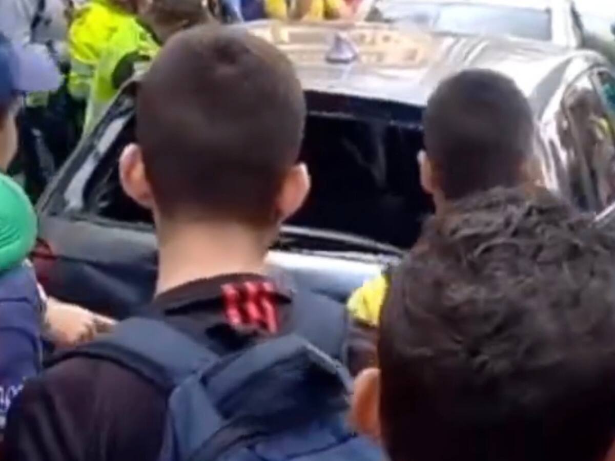 Carro arrolló a multitud en Manizales e intentó huir, cuatro peatones heridos