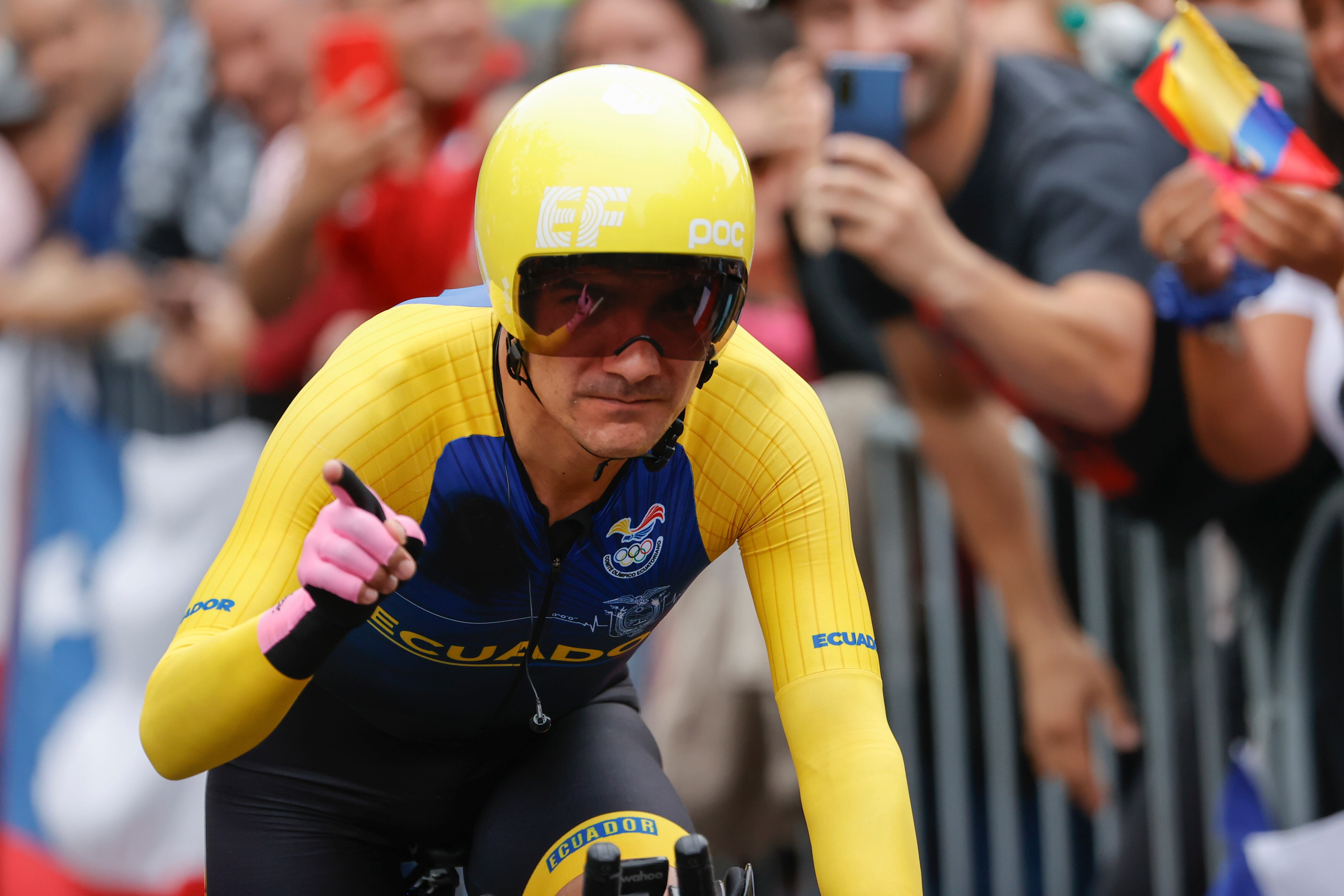 Richard Carapaz de Ecuador compite en la prueba contrarreloj de ciclismo, durante los Juegos Panamericanos 2023 en Santiago (Chile). EFE/ Elvis González
