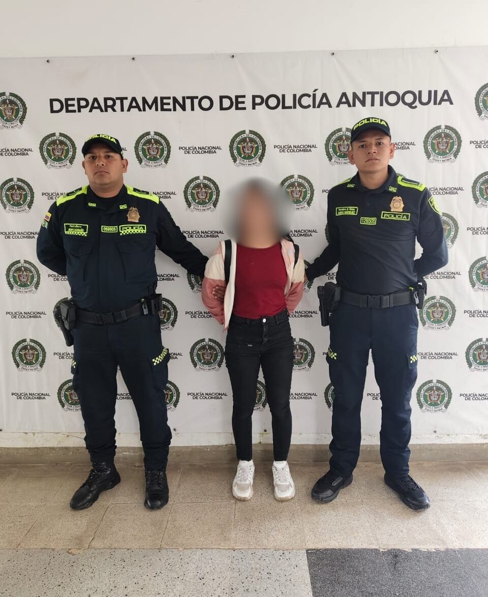 Mujer capturada por presunto abuso sexual de su hijo de 19 meses- foto Policía Antioquia