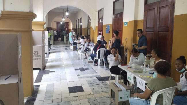 Fico Gutiérrez ocupó el segundo lugar mientras que el candidato Rodolfo Hernández se situó en el tercero