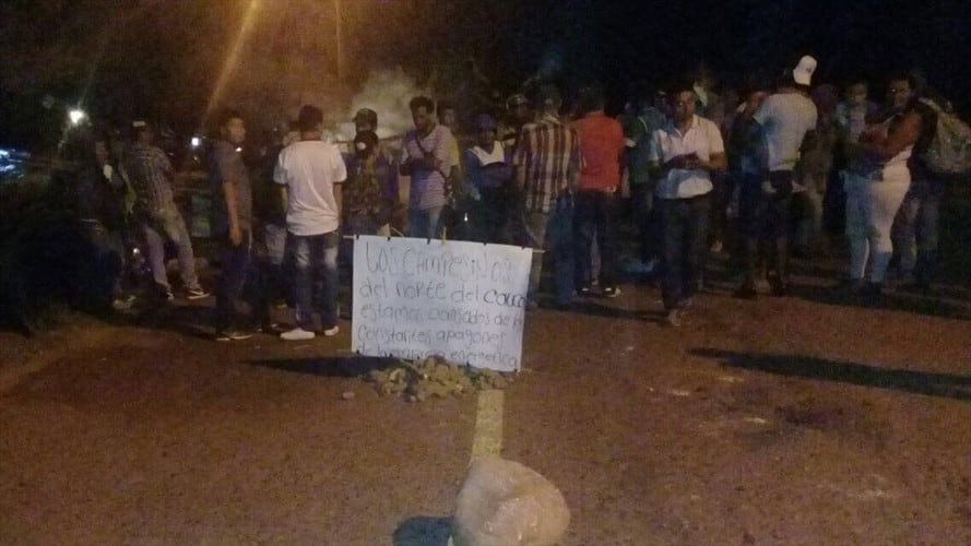 Comunidades bloquean vía y protestan en el norte del Cauca. Foto: Alcaldía de Corinto