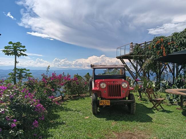 El Jeep Willys y el paisaje del Quindío en sus 60 años de vida administrativa. Foto: Adrián Trejos