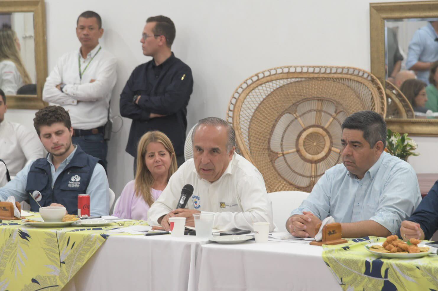 Ministro Guillermo Reyes, gobernadora Elsa Noguera, entre otras autoridades