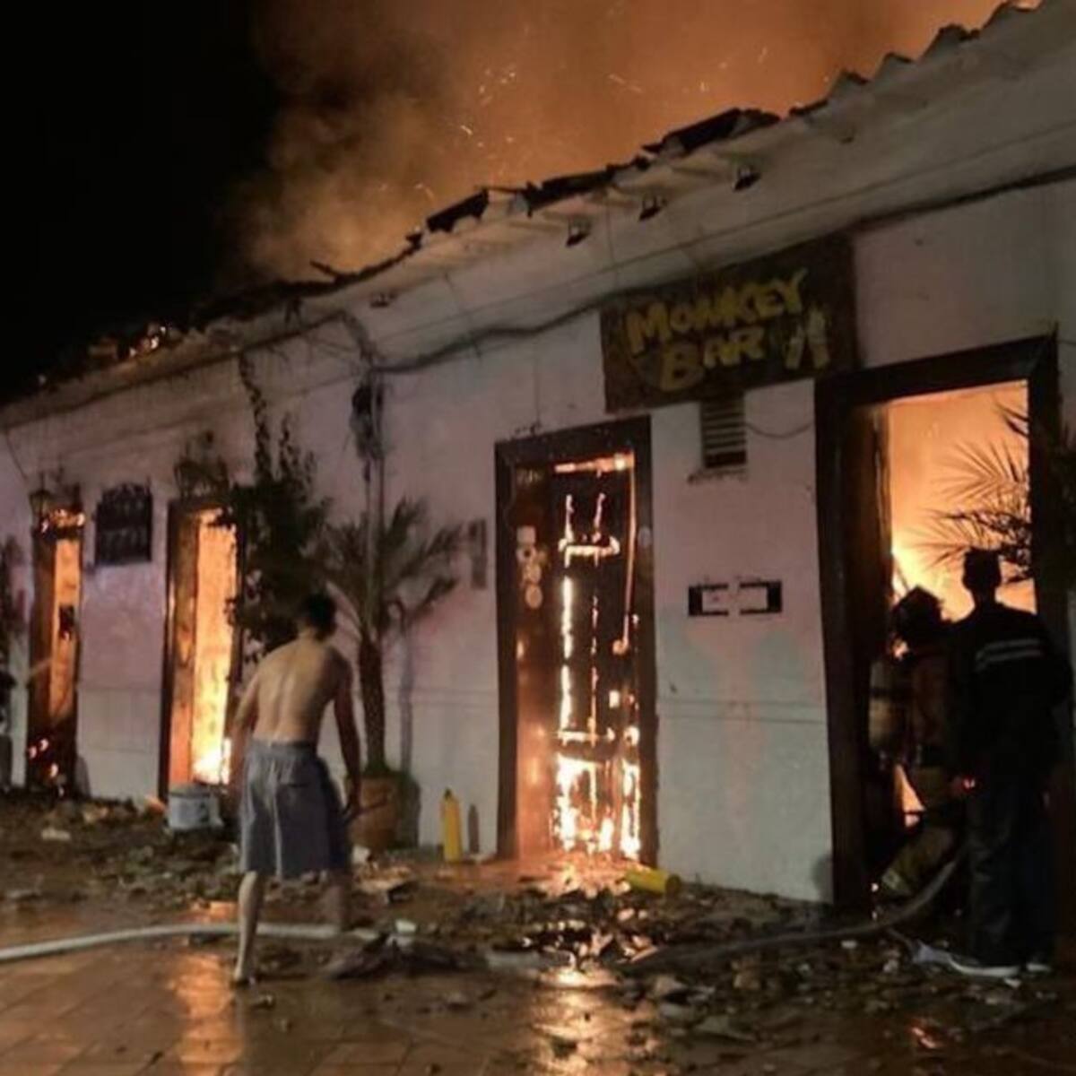 Incendio consumió los techos de dos locales en Santa Fe Antioquia