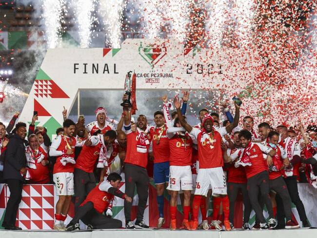 Los jugadores del Sporting Braga festejan el título de la Copa de Portugal.