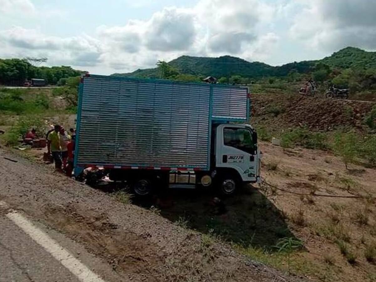 Furgón que llevaba cargamento de huevos terminó volcado en El Carmen de Bolívar