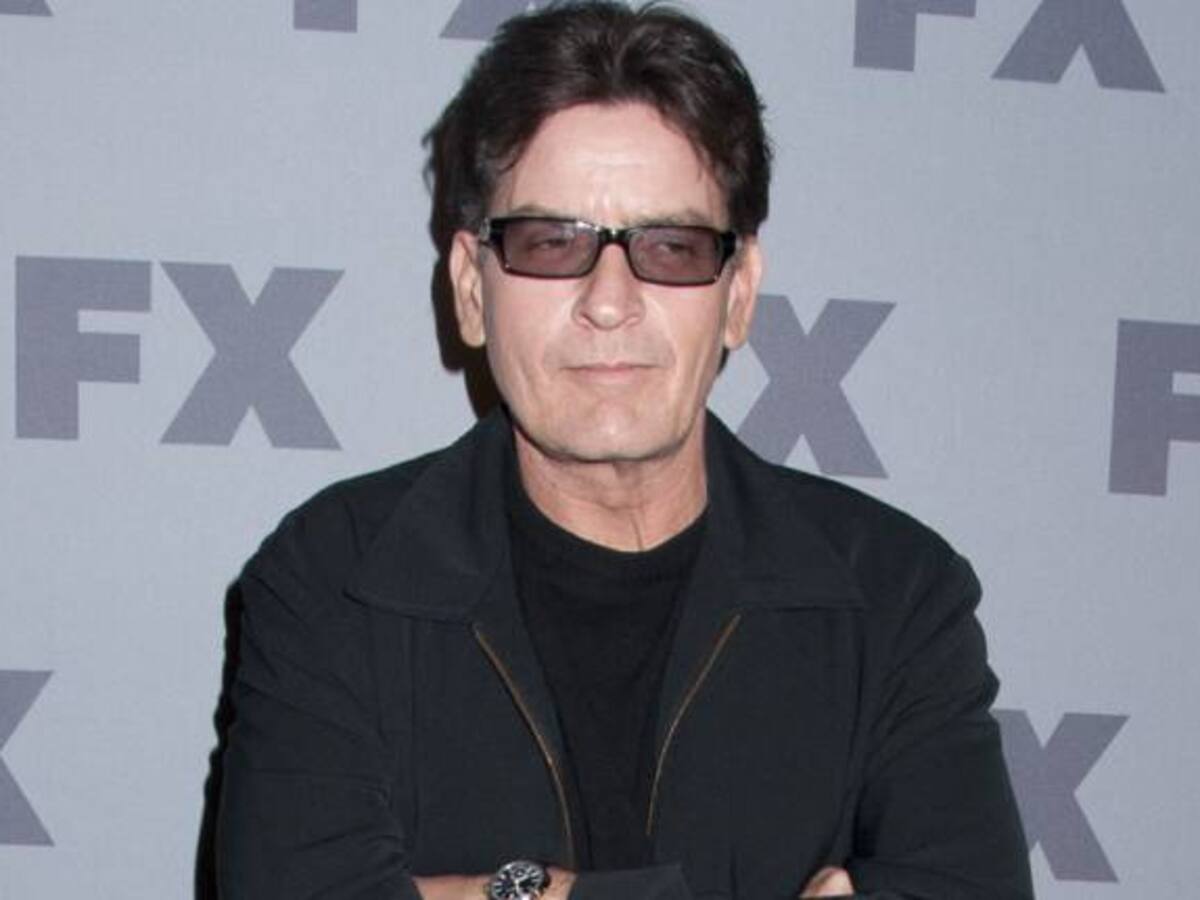Exasistente de Charlie Sheen revela cómo se enteró de que el actor era VIH positivo