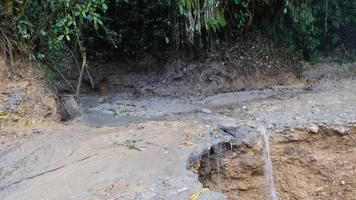 Informe vía evacuación volcán machín