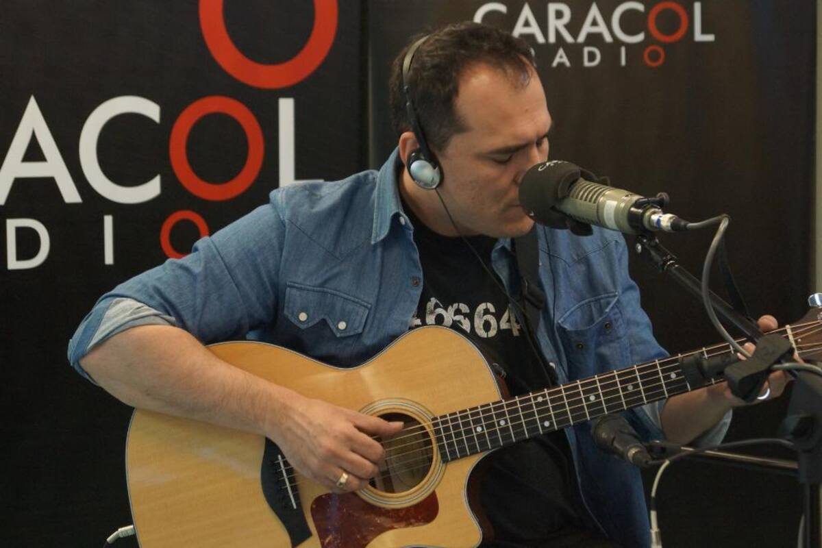 El cantante español despertó emoción con la interpretación de sus melodías