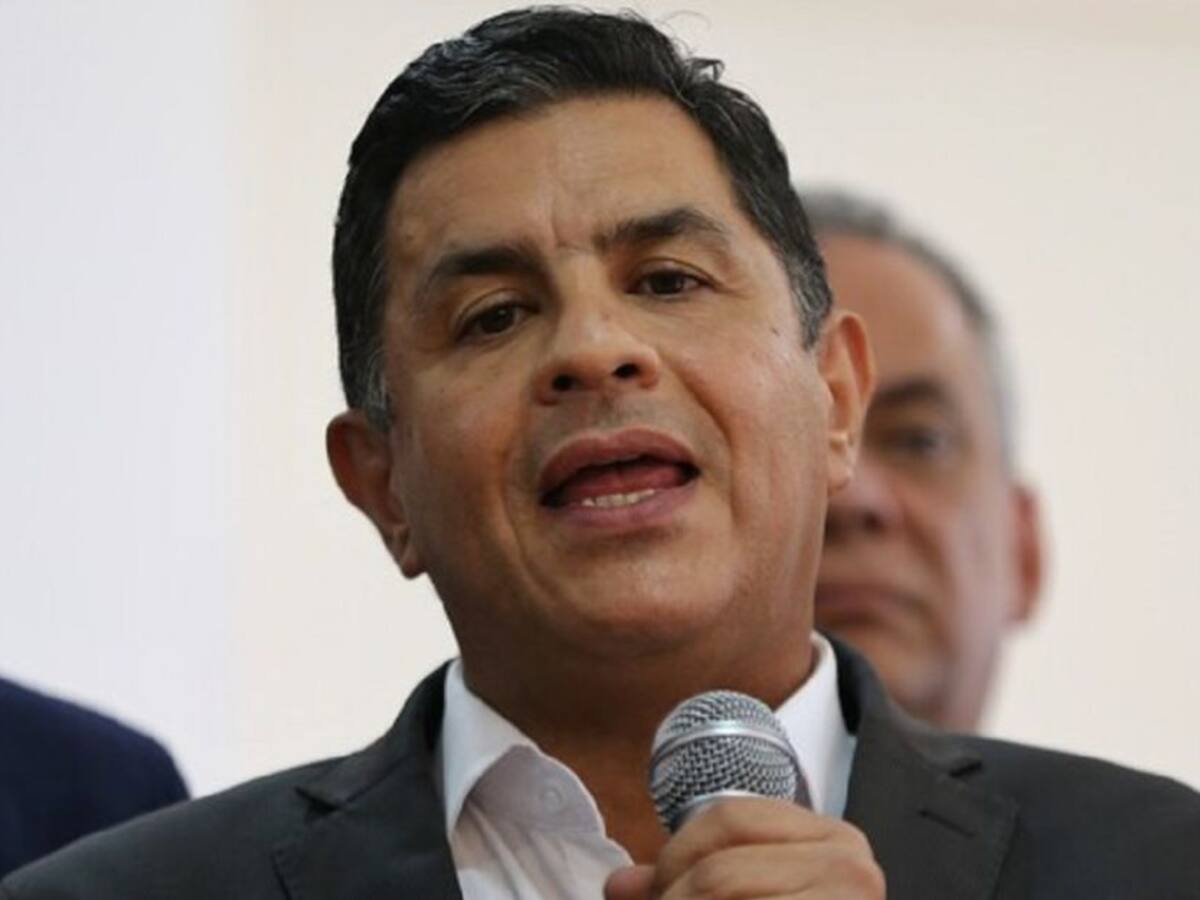Alcalde ordena cancelar contratación del general Barrero