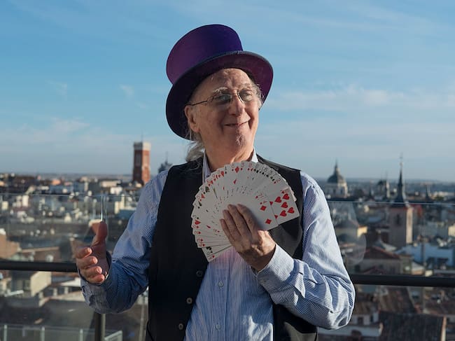 Juan Tamariz presents his new magic show at the Terrace of the Hotel Vincci Capitol Madrid, Spain, on October 7, 2016. (Photo by Oscar Gonzalez/NurPhoto via Getty Images)