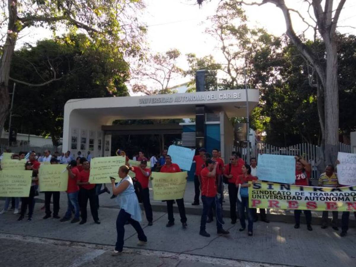 Deudas, embargos y protestas, deja rector de Uniautónoma al irse a Miami