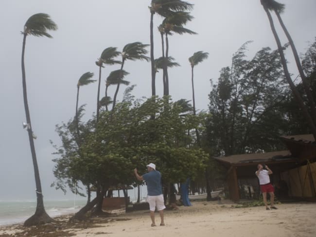 Huracán María deja al menos 6 muertos en Puerto Rico y 15 en Dominica