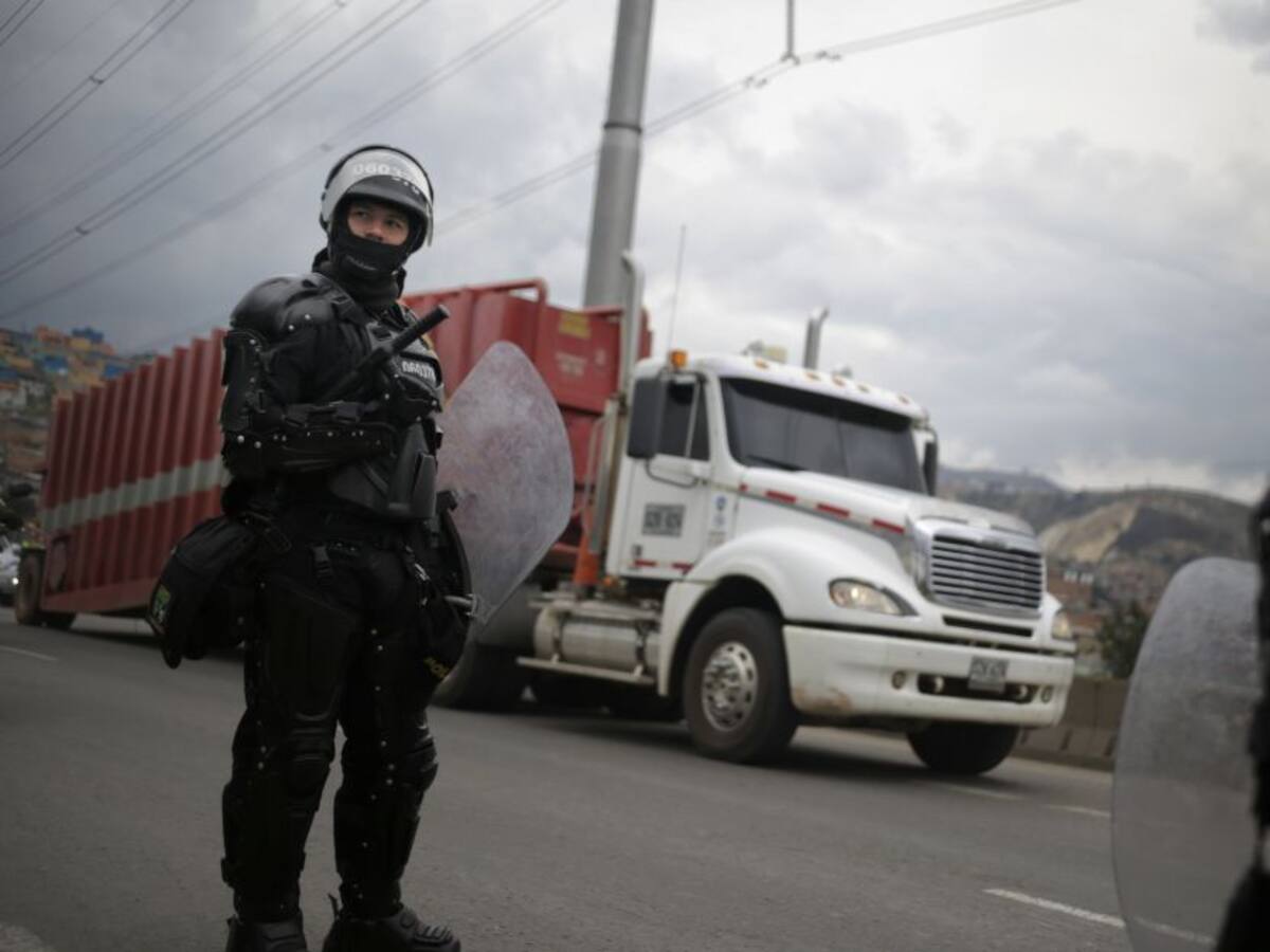 "A las buenas o a las malas nos toca apoyar el paro": Camionero