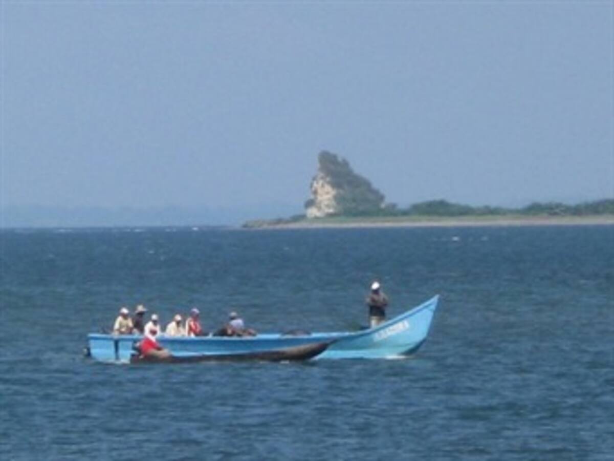 La Armada rescató a seis personas cerca de Tumaco
