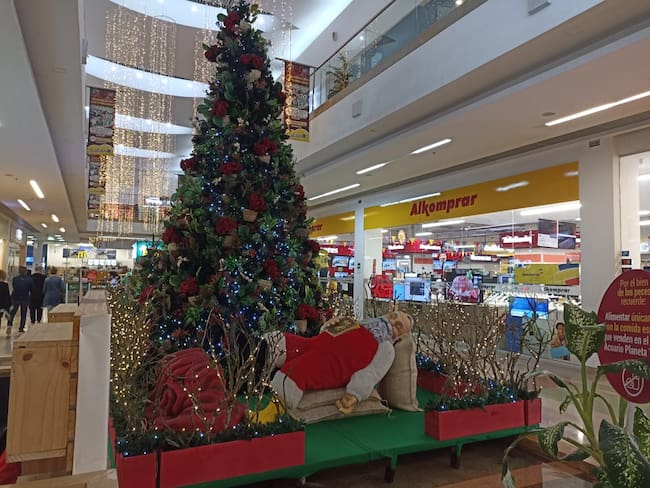 Alumbrado navideño en el centro comercial Unicentro Armenia.